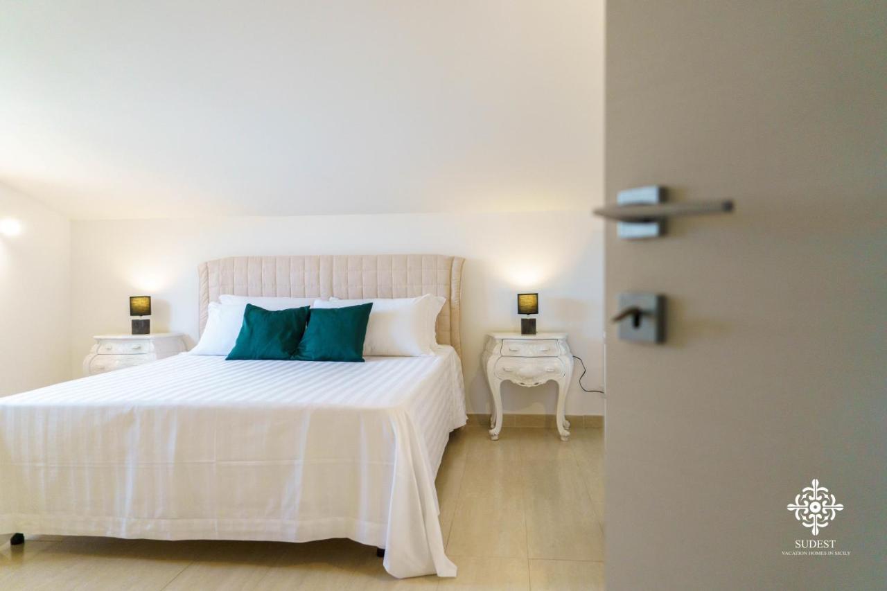 Villa Vittoria - Waterfront House เอากุสตา ภายนอก รูปภาพ