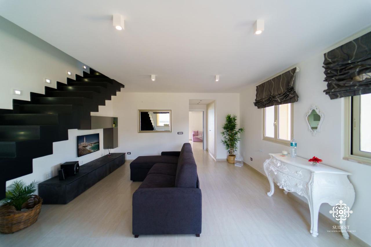 Villa Vittoria - Waterfront House เอากุสตา ภายนอก รูปภาพ