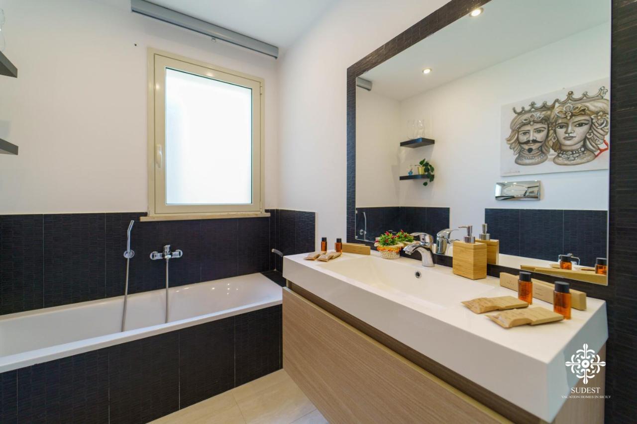 Villa Vittoria - Waterfront House เอากุสตา ภายนอก รูปภาพ